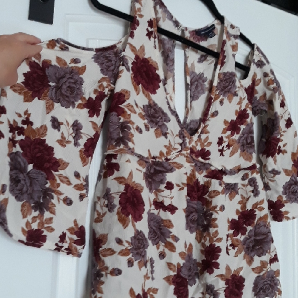 American eagle flowy boho open shoulder top - Picture 2 of 5